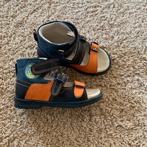 Baby shoes size 5/6w